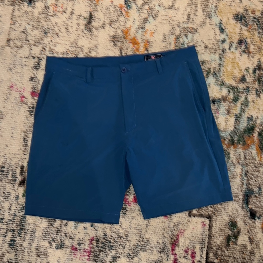 EUC Vineyard Vines Performance Shorts, sz 38